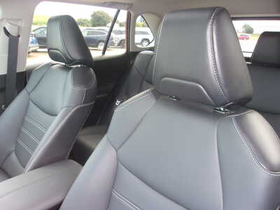 2021 Toyota RAV4, $31900. Photo 11