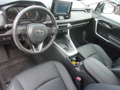 2021 Toyota RAV4, $31900. Photo 8