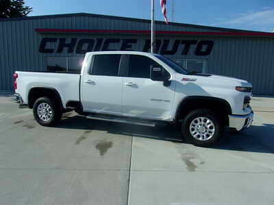 2024 Chevrolet 2500 Crew Cab, $49800. Photo 2