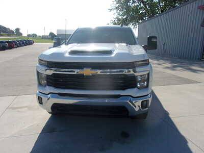 2024 Chevrolet 2500 Crew Cab, $49800. Photo 4