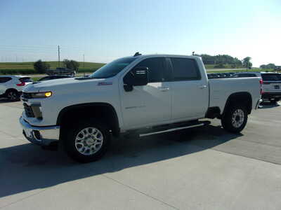 2024 Chevrolet 2500 Crew Cab, $49800. Photo 5
