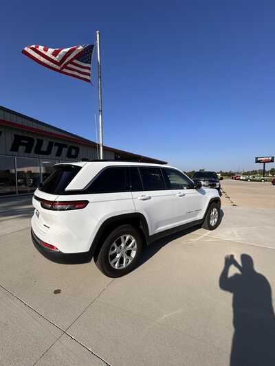 2023 Jeep Grand Cherokee, $28900. Photo 3