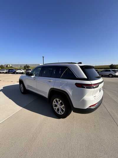 2023 Jeep Grand Cherokee, $28900. Photo 5
