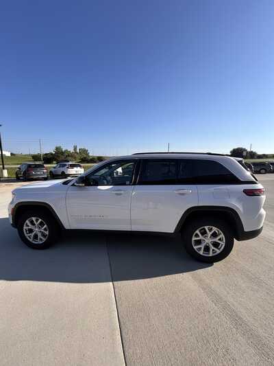 2023 Jeep Grand Cherokee, $28900. Photo 6