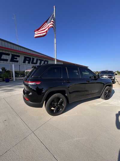 2023 Jeep Grand Cherokee, $28900. Photo 3
