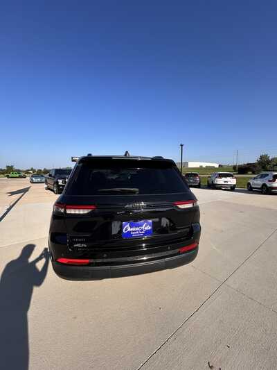 2023 Jeep Grand Cherokee, $28900. Photo 4