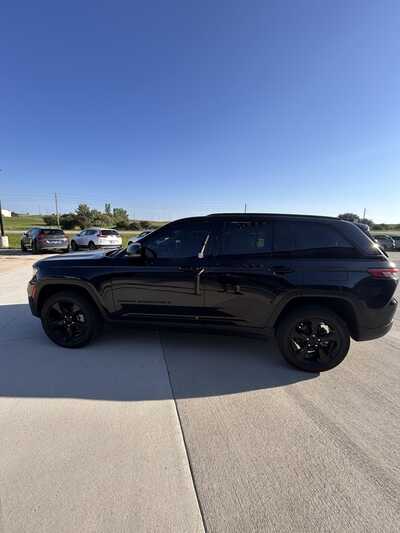 2023 Jeep Grand Cherokee, $28900. Photo 6