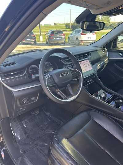 2023 Jeep Grand Cherokee, $28900. Photo 9