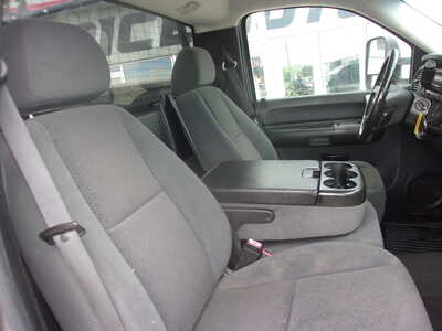 2007 Chevrolet 2500 Reg Cab, $15000. Photo 9