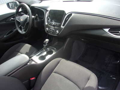 2023 Chevrolet Malibu, $17800. Photo 11