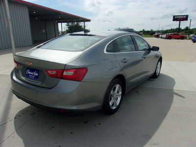 2023 Chevrolet Malibu, $17800. Photo 3