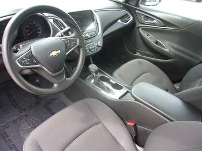 2023 Chevrolet Malibu, $17800. Photo 8