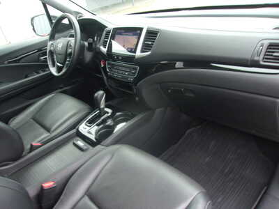 2019 Honda Ridgeline, $25400. Photo 12