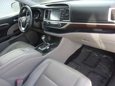 2014 Toyota Highlander, $19800. Photo 12