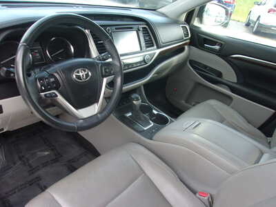 2014 Toyota Highlander, $19800. Photo 9