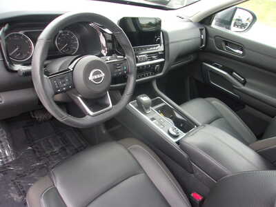 2025 Nissan Pathfinder, $30400. Photo 11