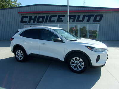 2023 Ford Escape, $18800. Photo 2