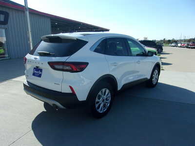2023 Ford Escape, $18800. Photo 3