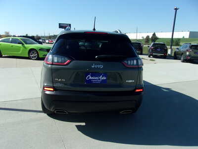 2019 Jeep Cherokee, $17600. Photo 4