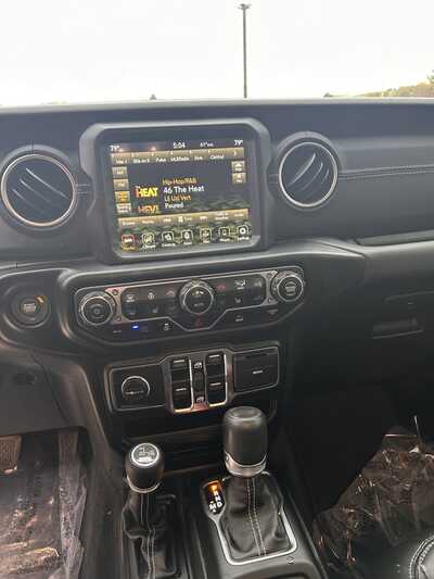 2023 Jeep Wrangler, $28900. Photo 12