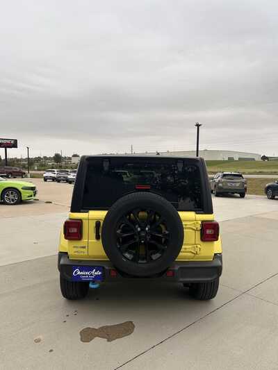 2023 Jeep Wrangler, $28900. Photo 4