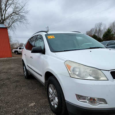 2009 Chevrolet Traverse, $4995. Photo 2
