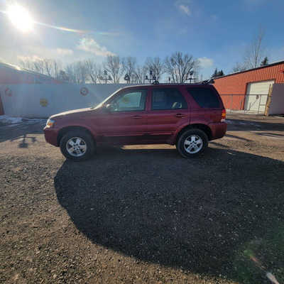 2005 Ford Escape, $1999. Photo 7