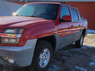2002 Chevrolet Avalanche, $1999. Photo 3