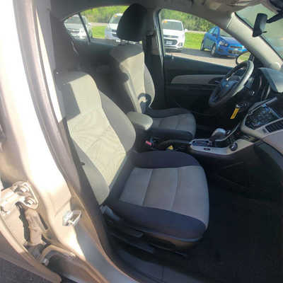 2013 Chevrolet Cruze, $7195. Photo 11