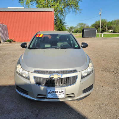 2013 Chevrolet Cruze, $7195. Photo 3