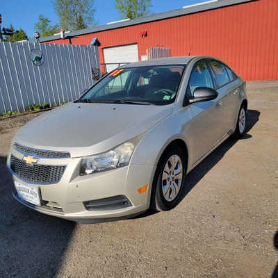 2013 Chevrolet Cruze, $7195. Photo 4