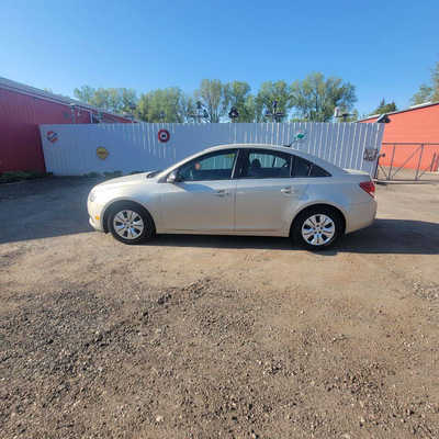 2013 Chevrolet Cruze, $7195. Photo 5