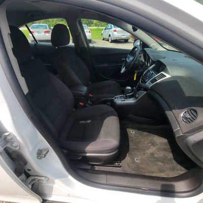 2013 Chevrolet Cruze, $6495. Photo 11