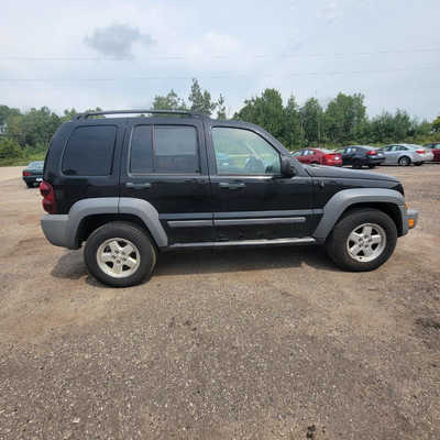 2005 Jeep Liberty, $3995. Photo 9