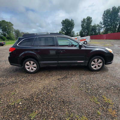 2012 Subaru Outback, $1. Photo 1