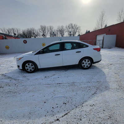 2016 Ford Focus, $5999. Photo 5