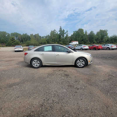 2013 Chevrolet Cruze, $5495. Photo 1
