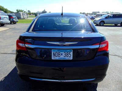 2012 Chrysler 200, $6495. Photo 3