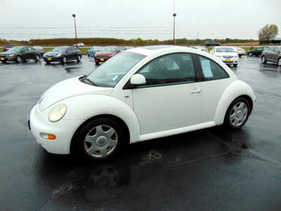 2000 Volkswagen Beetle, $3495. Photo 5