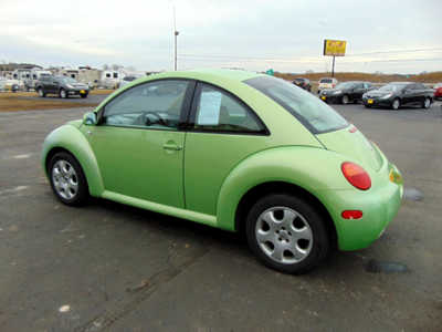 2003 Volkswagen Beetle, $2495. Photo 4