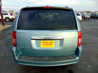 2010 Chrysler Town & Country, $4495. Photo 3