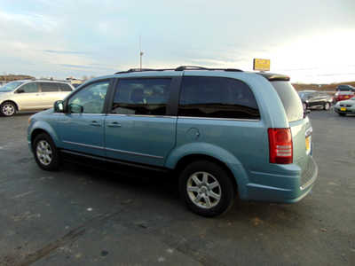 2010 Chrysler Town & Country, $4495. Photo 4