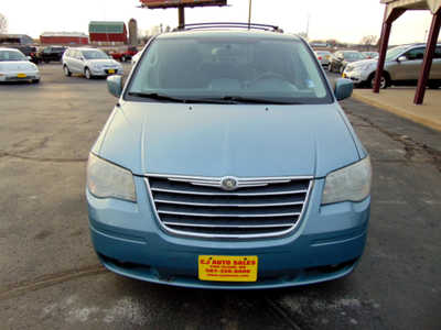 2010 Chrysler Town & Country, $4495. Photo 6