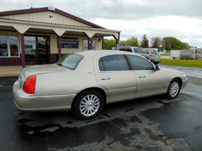 2003 Lincoln Town Car, $5995. Photo 2