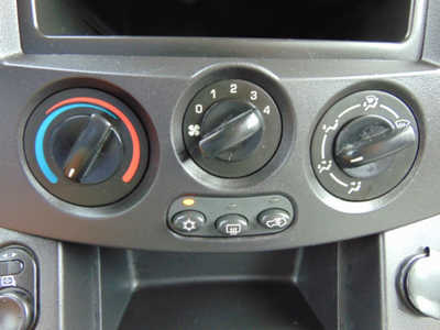 2004 Saturn VUE, $5495. Photo 8