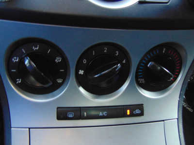 2010 Mazda Mazda3, $4995. Photo 9