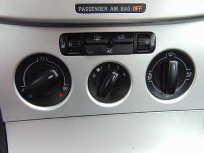 2008 Volkswagen Passat, $3495. Photo 8