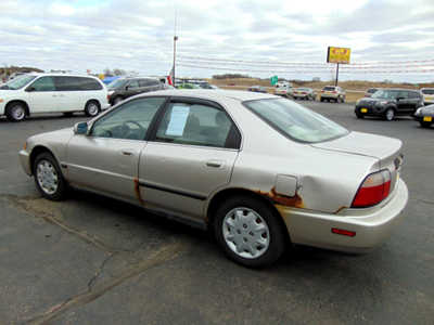 1997 Honda Accord, $1000. Photo 3