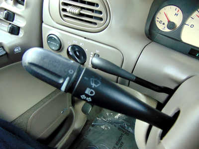 1999 Chrysler Town & Country, $4695. Photo 10