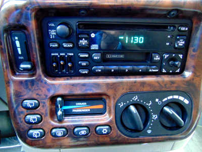 1999 Chrysler Town & Country, $4695. Photo 7